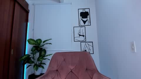 Snapshot of gaby_girl chatting on January 24, 2025, 11:56 pm    online show from January 24, 2025, 11:56 pm