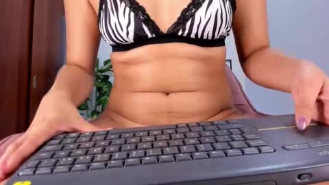 Snapshot of gaby_girl chatting on February 13, 2025, 2:01 am    online show from February 13, 2025, 2:01 am
