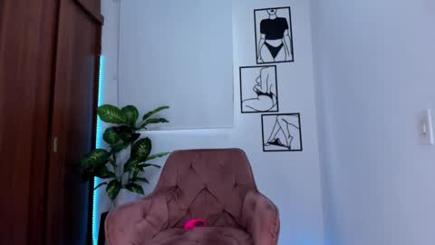 Snapshot of gaby_girl chatting on February 17, 2025, 9:08 pm    online show from February 17, 2025, 9:08 pm