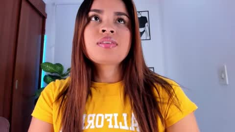Snapshot of gaby_girl chatting on March 5, 2025, 8:21 pm    online show from March 5, 2025, 8:21 pm