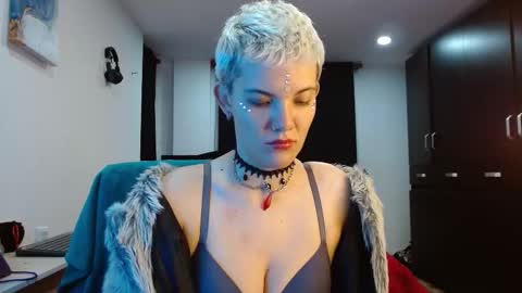 Gaia Plath online show from March 13, 2026, 1:23 am