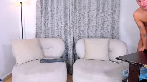 gal_stone_ online show from April 17, 2026, 1:19 am