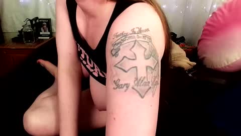 GamerGirlRoxy online show from April 25, 2026, 8:06 pm