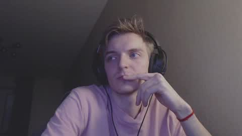 Snapshot of gasturfahe chatting on December 2, 2024, 5:15 pm gasturfahe online show from December 2, 2024, 5:15 pm