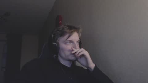 Snapshot of gasturfahe chatting on December 18, 2024, 9:29 pm gasturfahe online show from December 18, 2024, 9:29 pm