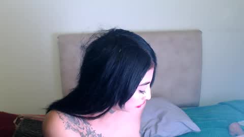 gatita13333321 online show from April 1, 2026, 1:28 am