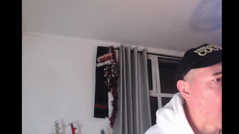 Snapshot of gavinkush chatting on December 16, 2025, 10:04 pm gavinkush online show from December 16, 2025, 10:04 pm