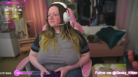 Snapshot of geeky_kitten chatting on January 14, 2025, 4:04 am Geeky Kitten Leina -  online show from January 14, 2025, 4:04 am