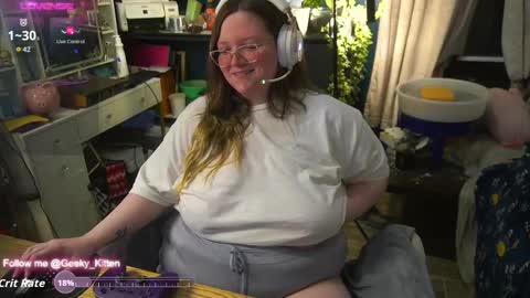 Snapshot of geeky_kitten chatting on September 25, 2025, 7:12 am Geeky Kitten Leina -  online show from September 25, 2025, 7:12 am