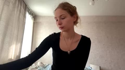 Snapshot of geneviveseay chatting on September 27, 2025, 8:52 am Emmi online show from September 27, 2025, 8:52 am