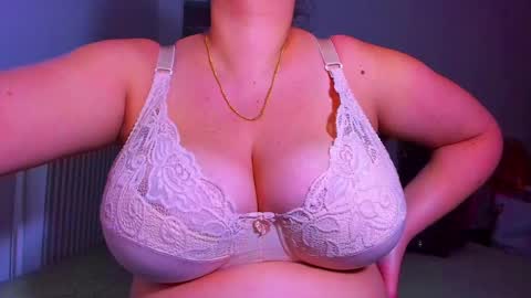 Snapshot of genifersweet chatting on December 24, 2024, 6:11 am genifersweet online show from December 24, 2024, 6:11 am