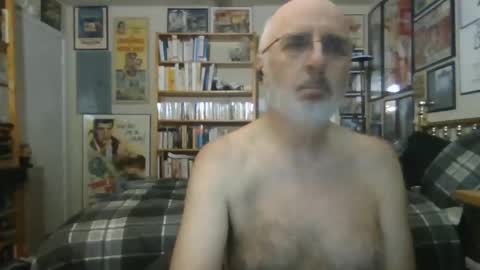 Snapshot of gentcallr chatting on October 22, 2025, 8:36 am Steve online show from October 22, 2025, 8:36 am