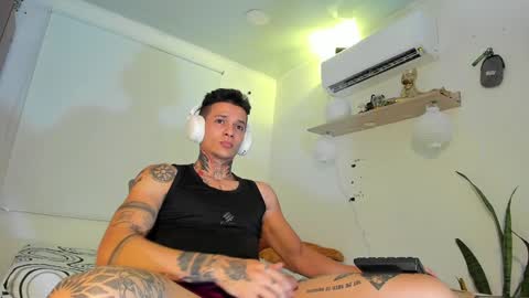 independent model online show from December 31, 2024, 3:45 am