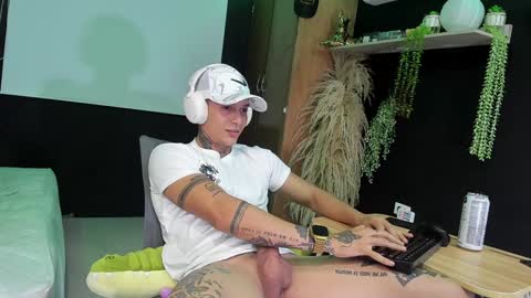 independent model online show from February 7, 2025, 4:27 am