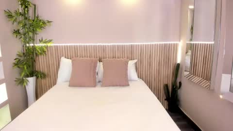 GeorginaReyes  online show from April 18, 2026, 10:43 pm