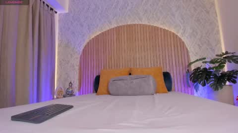 Kendal  online show from September 10, 2025, 9:04 pm