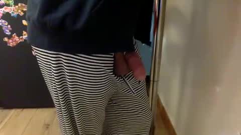 ghets2083 online show from April 3, 2026, 5:55 pm