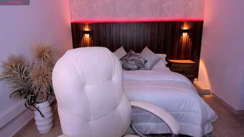 Gia lowry online show from March 5, 2025, 3:08 am