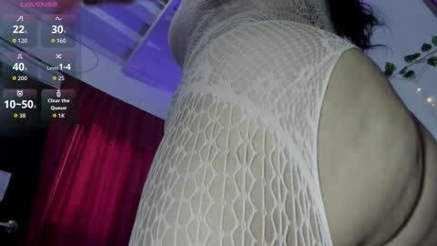 nahomi online show from November 8, 2025, 5:01 pm