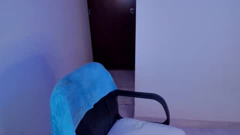 GIA WHITE Independet  online show from November 21, 2025, 7:18 am