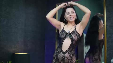  Gia  online show from November 19, 2025, 8:42 pm