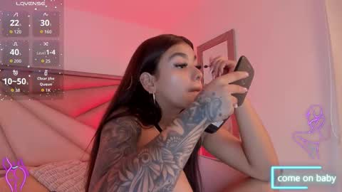 Gia  online show from November 28, 2025, 5:37 pm