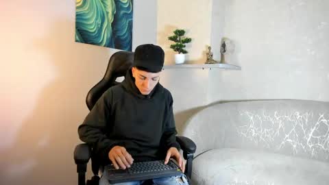 Snapshot of gian_rossii chatting on June 5, 2026, 11:16 am GIAN online show from June 5, 2026, 11:16 am