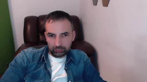 Gianni online show from March 11, 2025, 4:18 pm