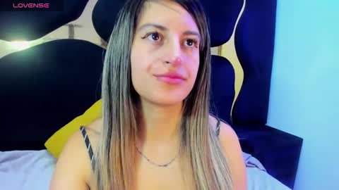 GiaRoussel online show from November 2, 2025, 4:42 pm