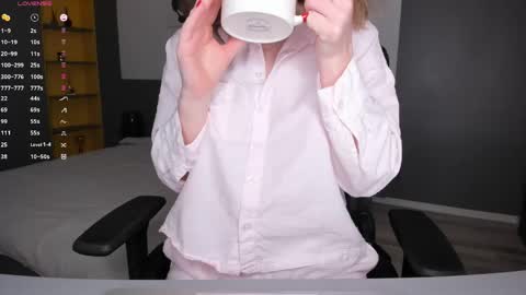 gigihadd online show from April 1, 2026, 4:59 pm