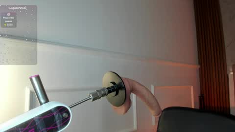 Gigi Doll online show from April 9, 2026, 11:37 am