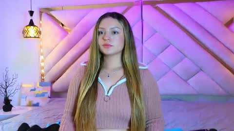 Giigii Hadid  online show from April 13, 2026, 7:19 pm