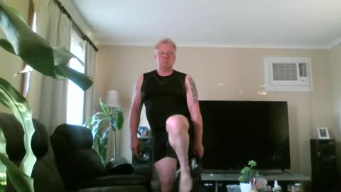 gimmmieoooo online show from January 16, 2025, 9:05 am