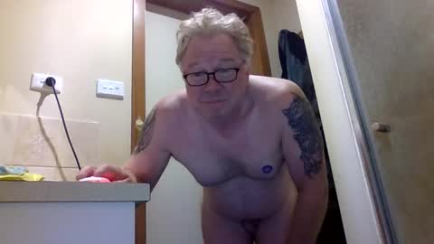 gimmmieoooo online show from March 16, 2026, 12:31 pm