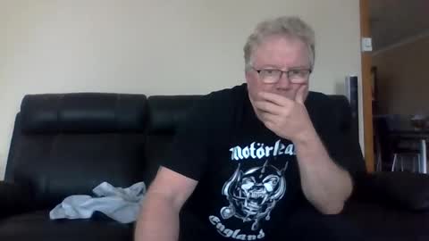 gimmmieoooo online show from June 7, 2026, 4:38 am