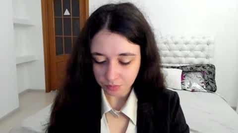 Kate online show from October 10, 2025, 7:40 am