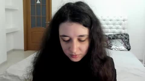 Kate online show from November 17, 2025, 8:42 am