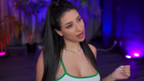 Gina online show from October 3, 2025, 7:11 pm