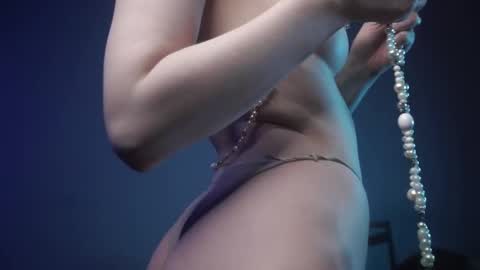        im expecting 350 thumbs up on my altar   online show from February 24, 2025, 1:13 am