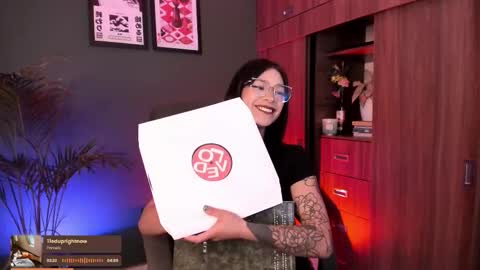 Snapshot of ginnaaaa_ chatting on December 3, 2025, 3:25 am Ginnaa online show from December 3, 2025, 3:25 am