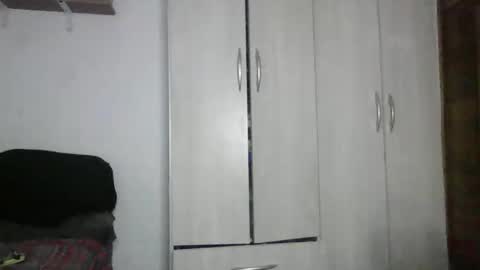 emahot online show from March 6, 2025, 9:36 am