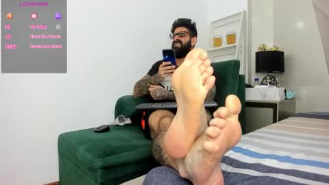 gio_lorenz online show from October 2, 2025, 1:51 pm