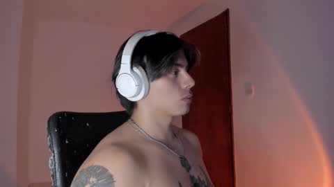 GioRusso online show from November 18, 2025, 11:26 pm