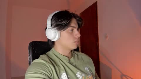 GioRusso online show from November 25, 2025, 10:54 pm