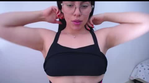 GIO RIVERA online show from December 3, 2024, 3:44 pm