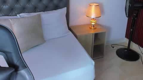 G I S E P L A online show from February 16, 2025, 3:04 am