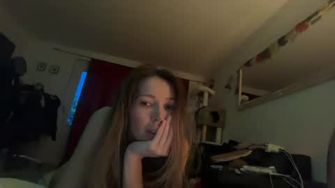 Snapshot of gipsyslut11 chatting on May 15, 2026, 2:40 am GypsySluts online show from May 15, 2026, 2:40 am