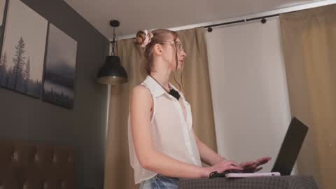 Nikki online show from September 19, 2025, 11:00 am