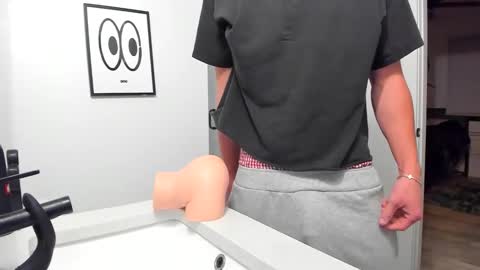 girlcontrol online show from November 29, 2025, 5:54 am