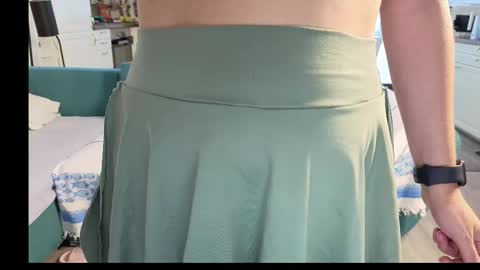 Girlfriend online show from October 19, 2025, 2:18 pm